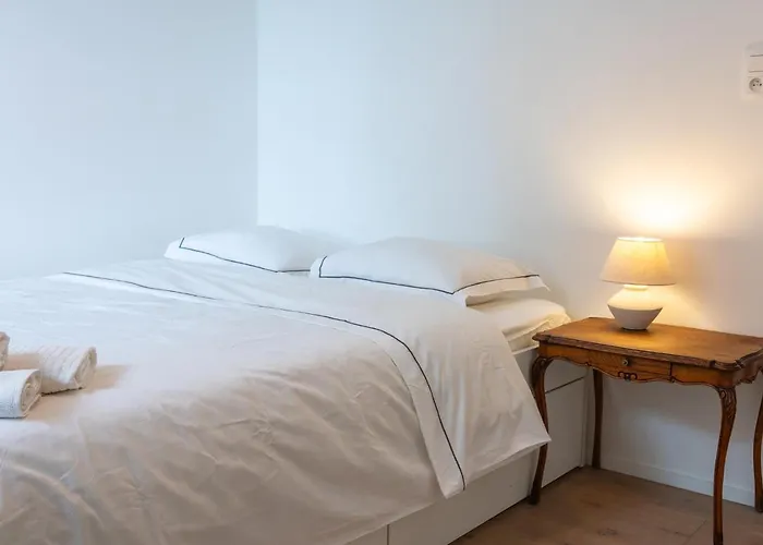 Stylish And Spacious City Center Apartment
