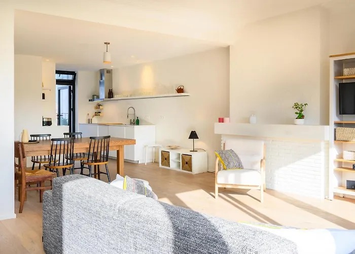 Stylish And Spacious City Center Apartment